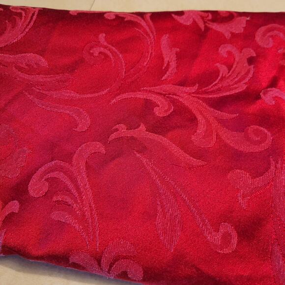 Red Damask Round Tablecloth 70" Floral Scroll Pattern Elegant Dining Décor - Picture 9 of 11